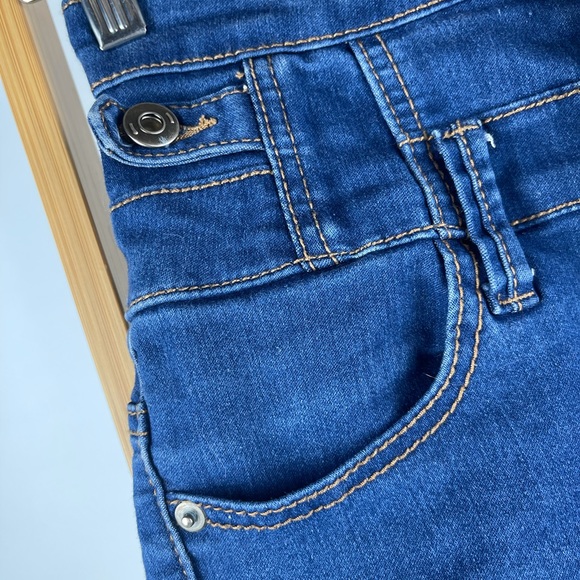 Ally Denim Shorts - Size 8 - Excellent - Picture 3 of 11